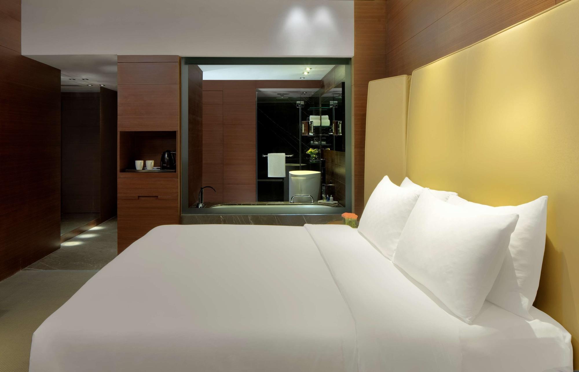 Radisson Blu Atria Bengaluru Hotel Екстериор снимка A room at the hotel