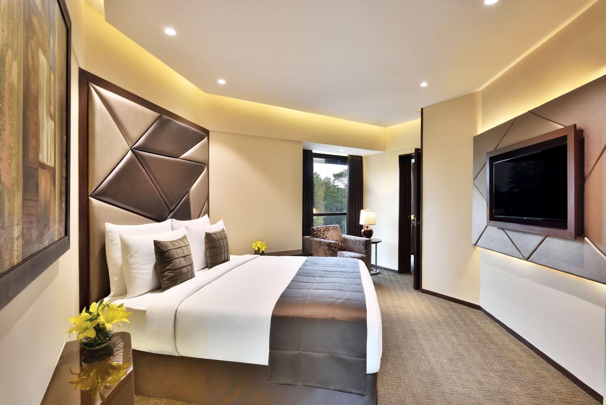 Radisson Blu Atria Bengaluru Hotel Екстериор снимка A room at the hotel