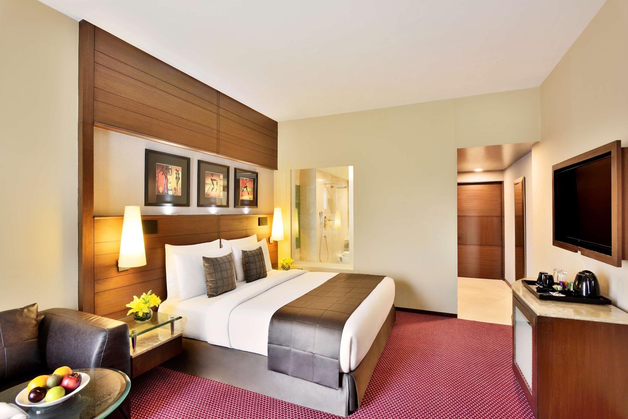 Radisson Blu Atria Bengaluru Hotel Екстериор снимка