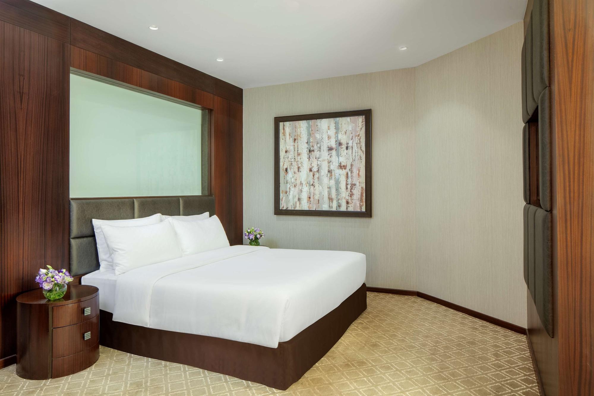 Radisson Blu Atria Bengaluru Hotel Екстериор снимка A bedroom at the hotel