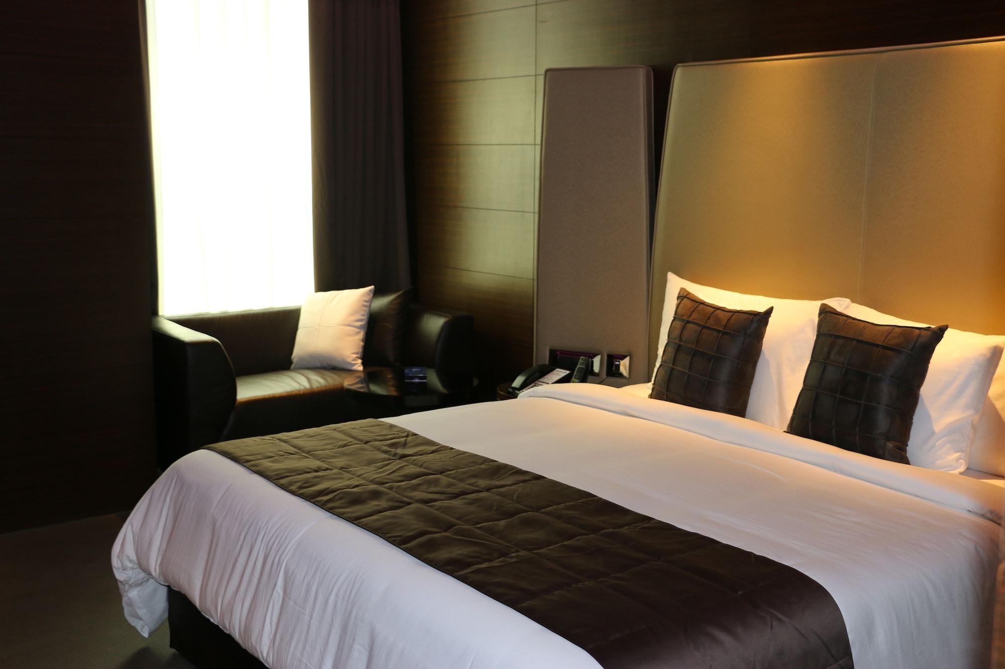 Radisson Blu Atria Bengaluru Hotel Екстериор снимка A bedroom at the hotel