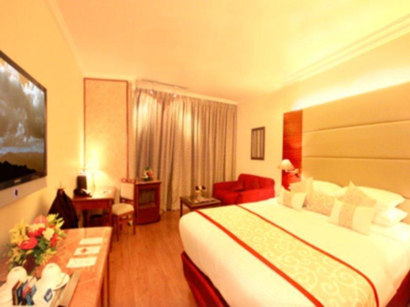 Radisson Blu Atria Bengaluru Hotel Екстериор снимка A room at the hotel
