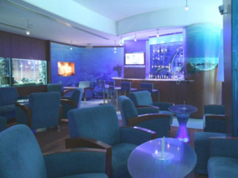 Radisson Blu Atria Bengaluru Hotel Екстериор снимка The lounge at the airport