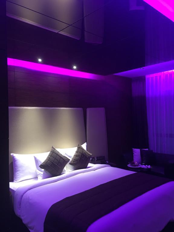 Radisson Blu Atria Bengaluru Hotel Екстериор снимка A room at the Hilton London West End