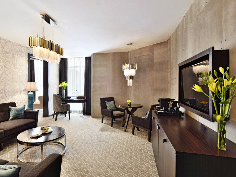 Radisson Blu Atria Bengaluru Hotel Екстериор снимка A suite at the hotel