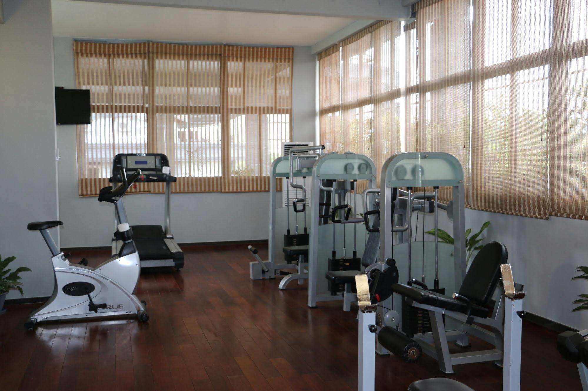 Radisson Blu Atria Bengaluru Hotel Екстериор снимка The gym