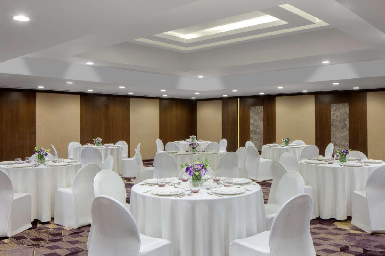 Radisson Blu Atria Bengaluru Hotel Екстериор снимка The ballroom