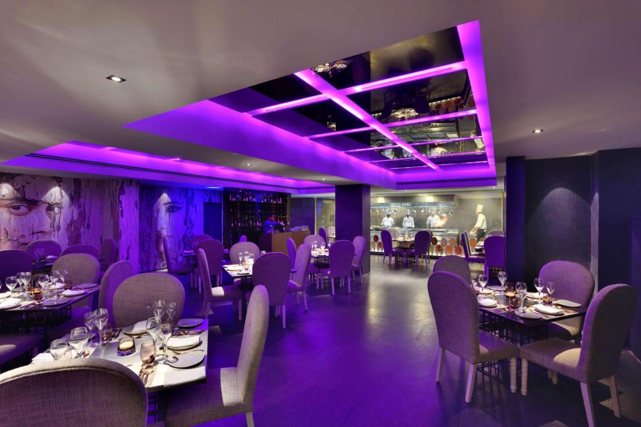 Radisson Blu Atria Bengaluru Hotel Екстериор снимка The interior of the restaurant